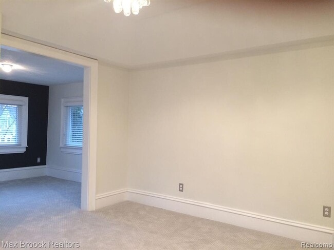 Building Photo - 115 E Lincoln St