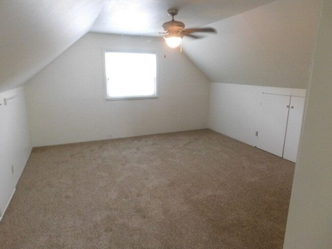 Building Photo - 3Bd/1.5Ba Two Story House - Available to View!