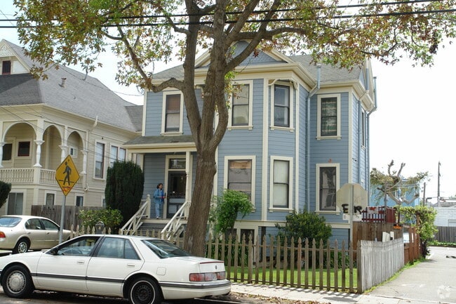 Building Photo - 2016-2020 Dwight Way