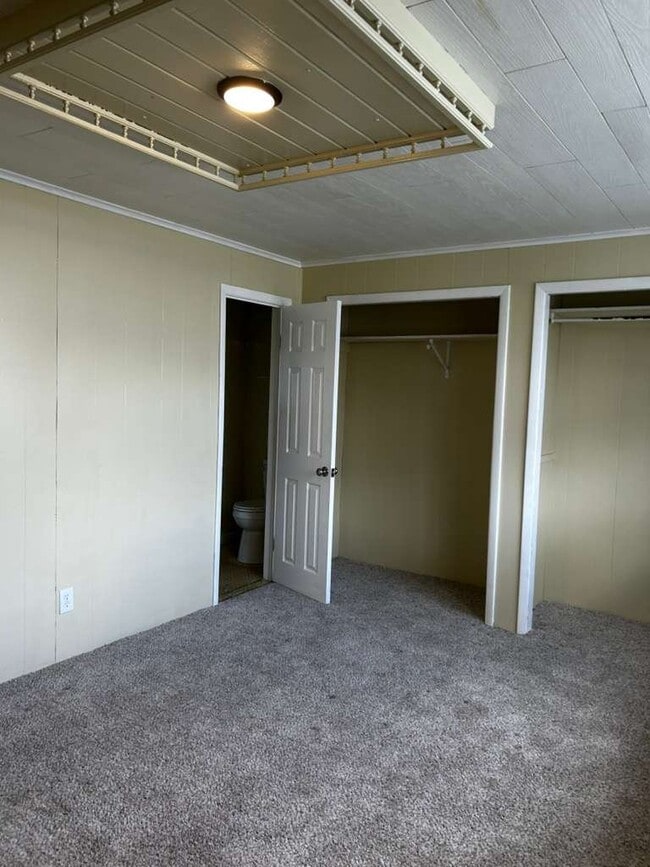 Building Photo - 41 Fallbrook St