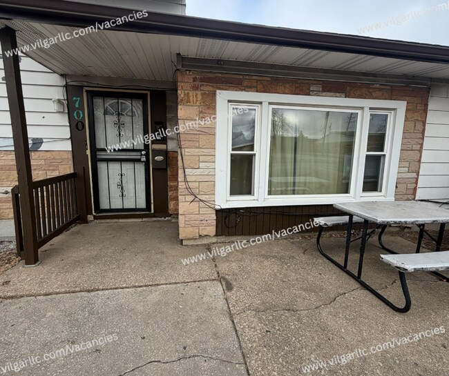 Building Photo - 700 E 20th Ave