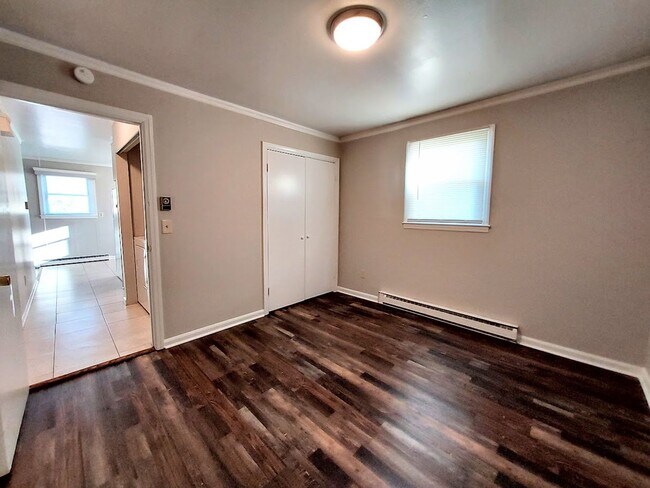 Building Photo - Hoyt Street