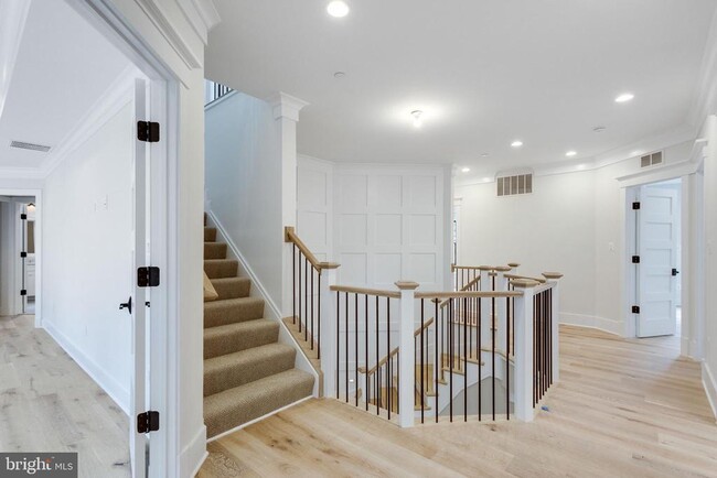 Building Photo - 5615 McLean Dr