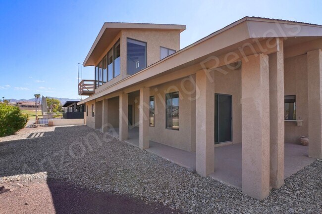 Building Photo - VIEWS ON THE GREEN WITH LARGE LOFT