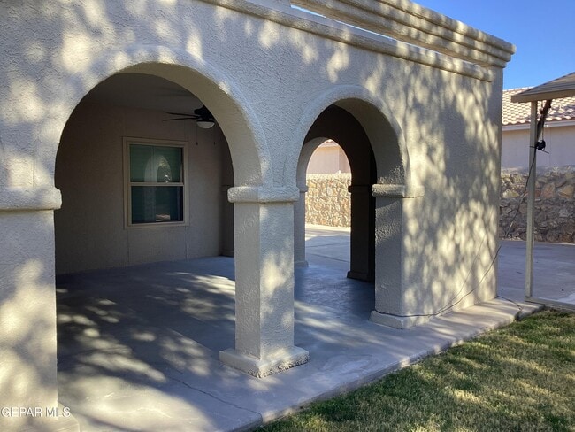 Building Photo - 305 Cloud Song E