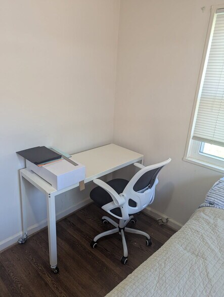 Building Photo - 5609 6th St S