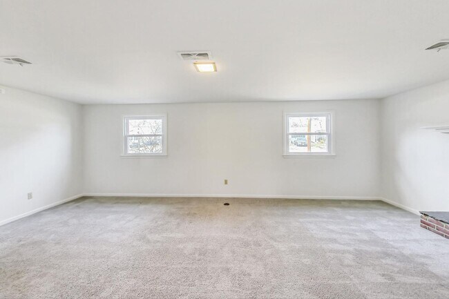 Building Photo - Fantastic in Frederick! Spacious 4 level Split -- 4 beds + 1 Full and 2 half baths
