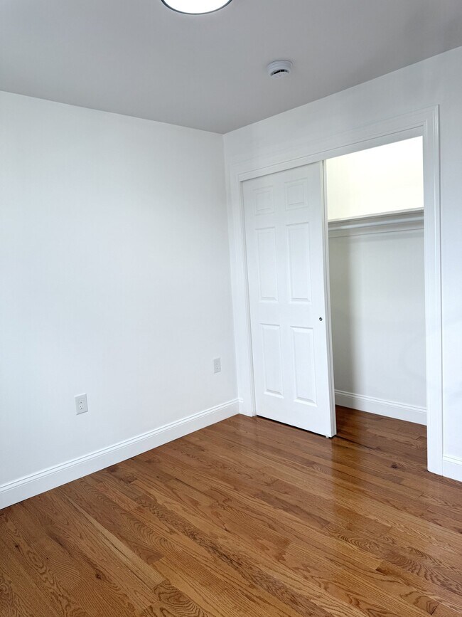 Building Photo - 47 Rill St
