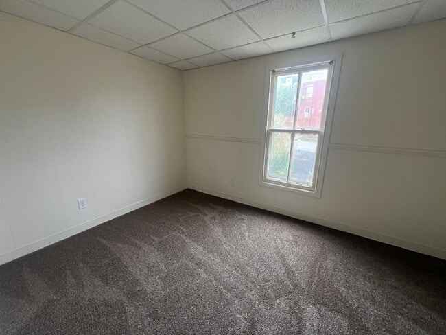 Building Photo - 758 W King St