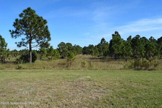 Building Photo - 3143 Fullerton Ave