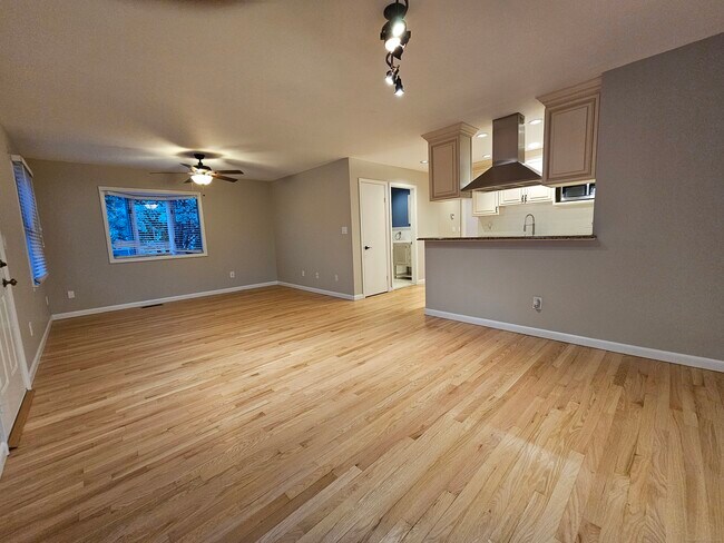 Building Photo - 246 Seaside Ave