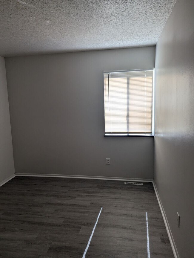 Building Photo - SECURITY DEPOSIT special