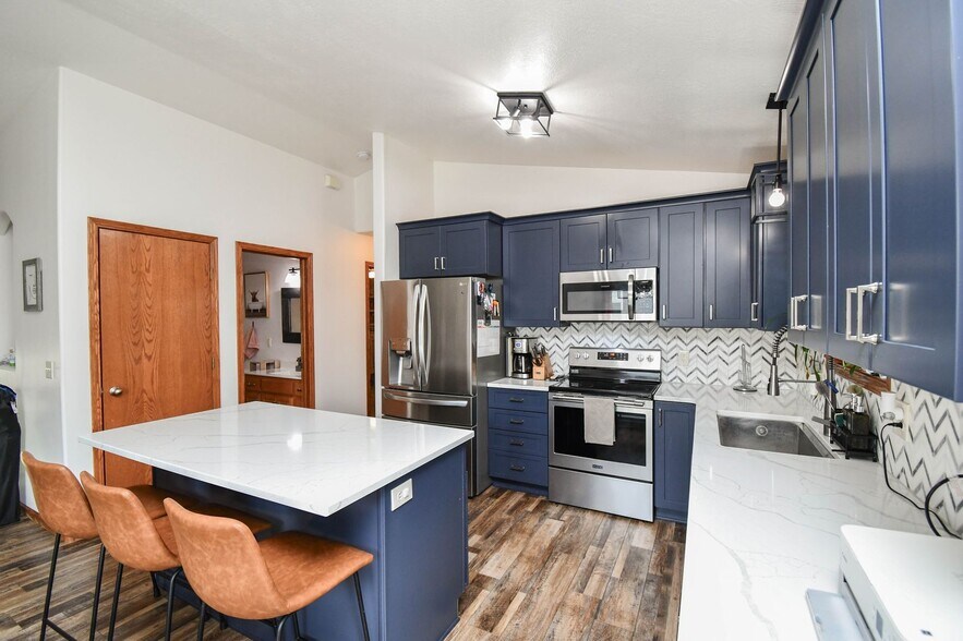 Building Photo - 5704 S San Diego Ave