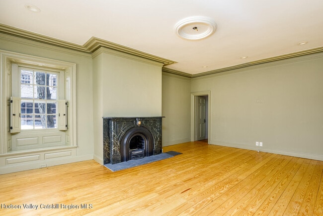 Building Photo - 43 Crown St