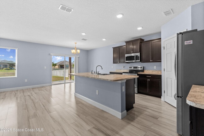 Building Photo - 402 Moray Dr