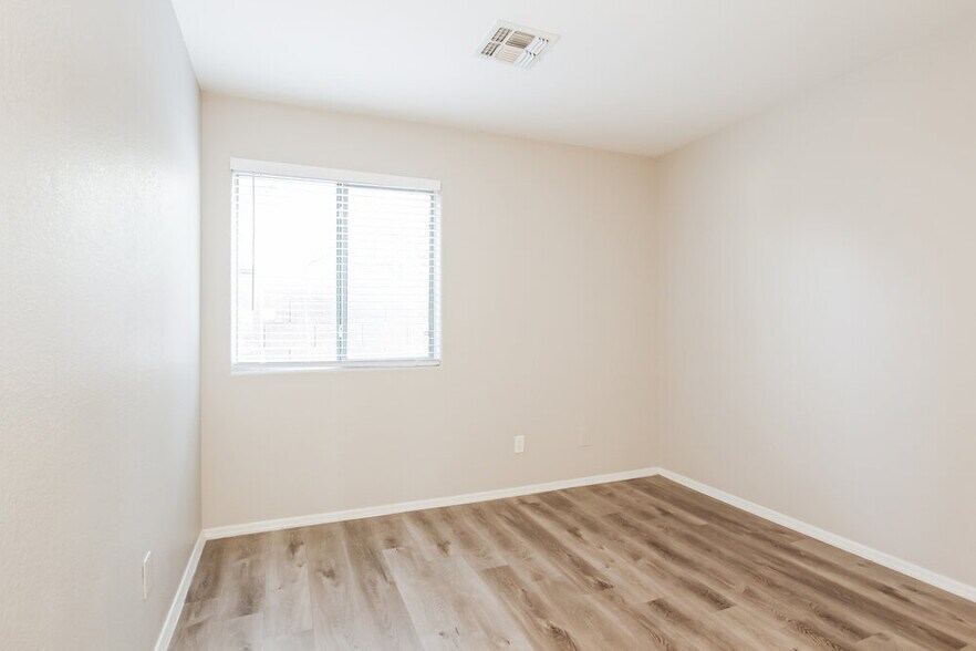 Building Photo - 3626 N 131st Dr