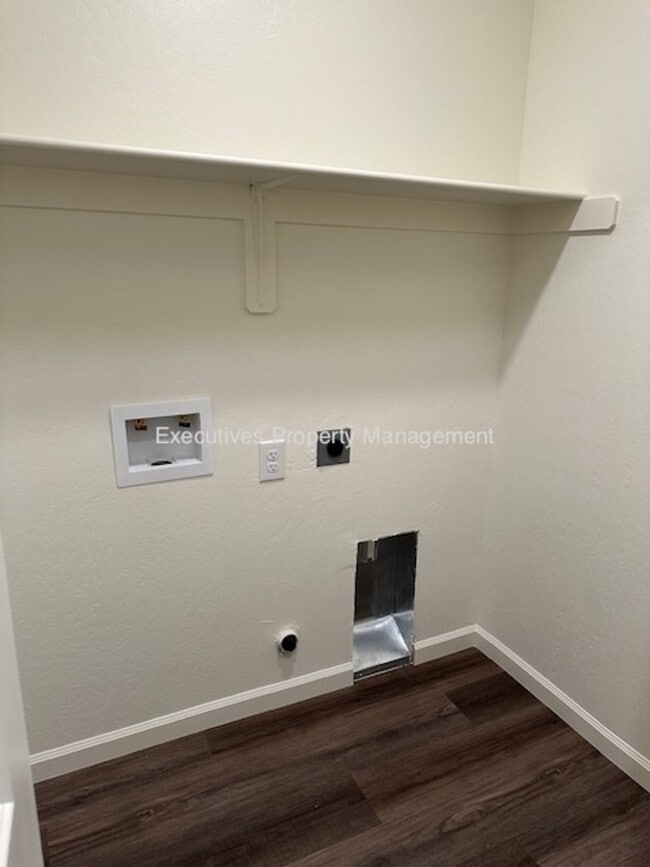 Building Photo - 11 River Oak Ct