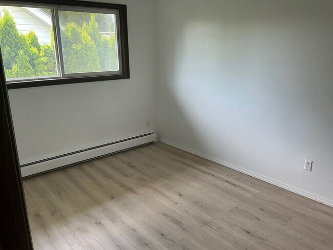 Building Photo - 1250000