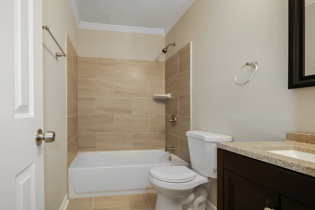 Building Photo - 409 Kenmore Dr