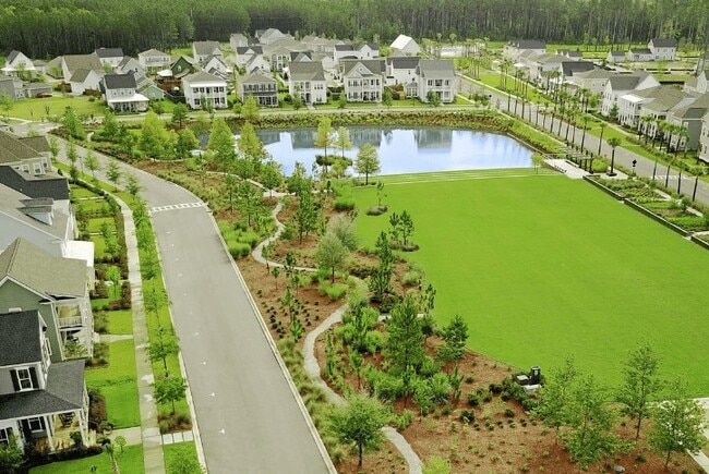 Building Photo - 360 Great Lawn Dr