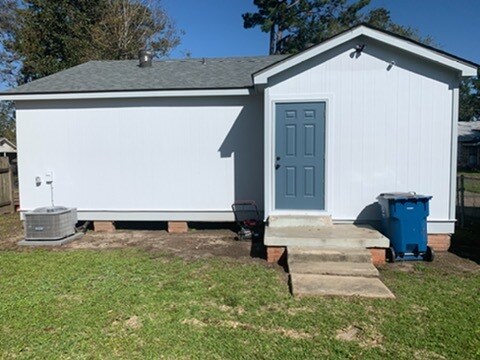 Building Photo - 618 Chopin St