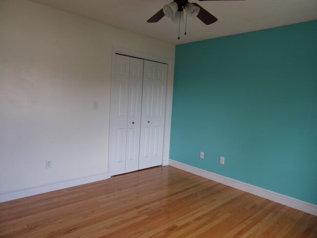 Building Photo - Modern 2Br-1.5Ba Townhouse in East Weymouth