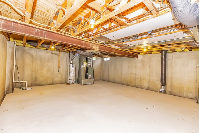 Building Photo - 2 Adams Ln