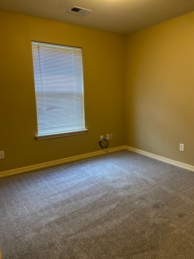 Building Photo - Condominium in Sycamore Ridge