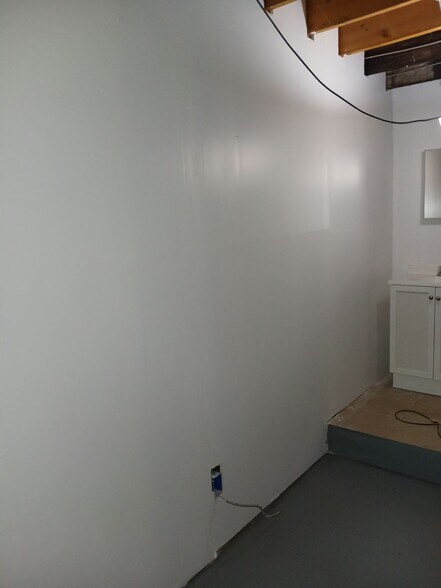 room 1st Floor - 2210 Murray Hill Rd