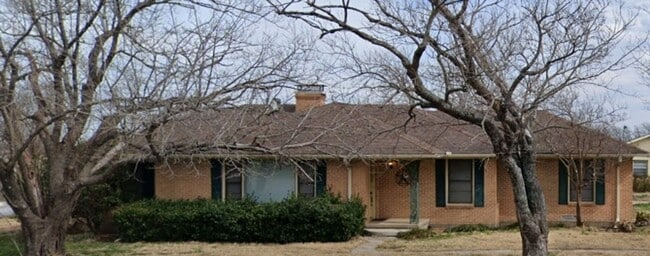 Primary Photo - $1800 - 3/2 Country Home Close to Downtown...