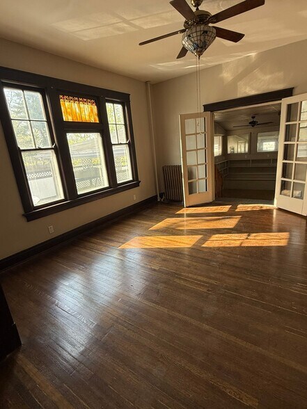 Building Photo - 907 Main St