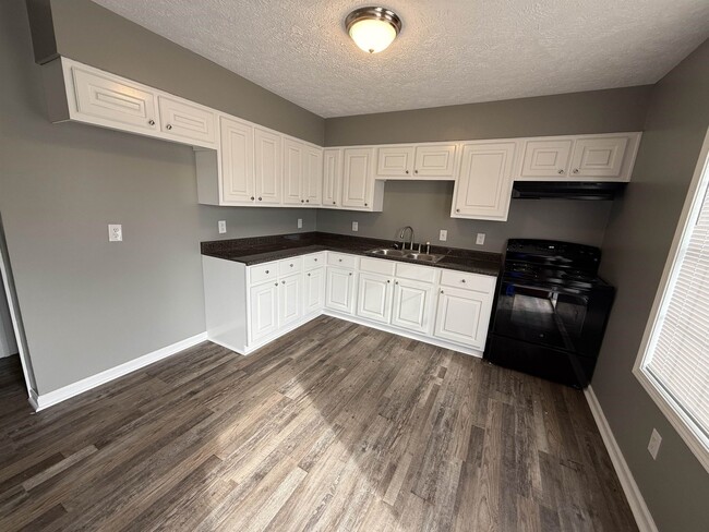 Building Photo - 163 Thomas St