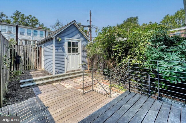 Building Photo - 2428 Tunlaw Rd NW