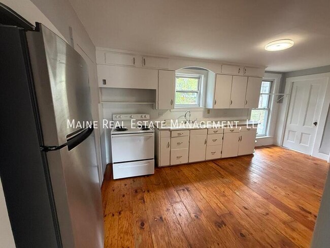 Building Photo - 91 Castine Rd