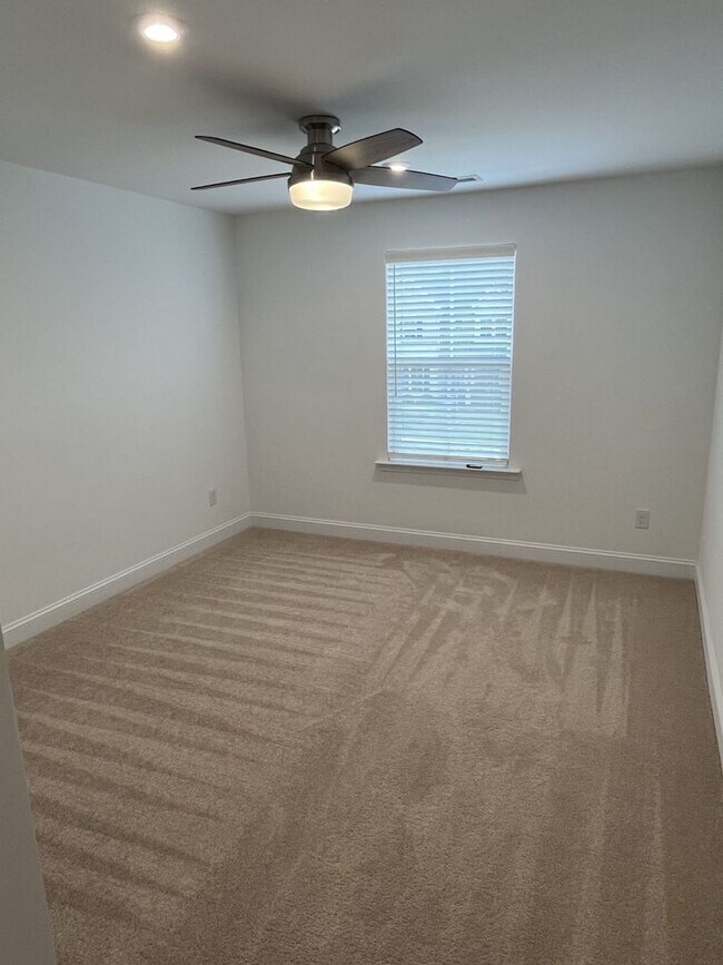 Building Photo - Spacious 5 Bed home in Stallings