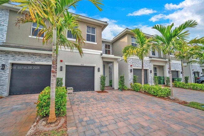 Building Photo - 142 SW 170th Ave