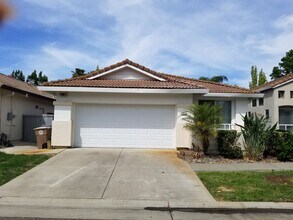Building Photo - Elk Grove