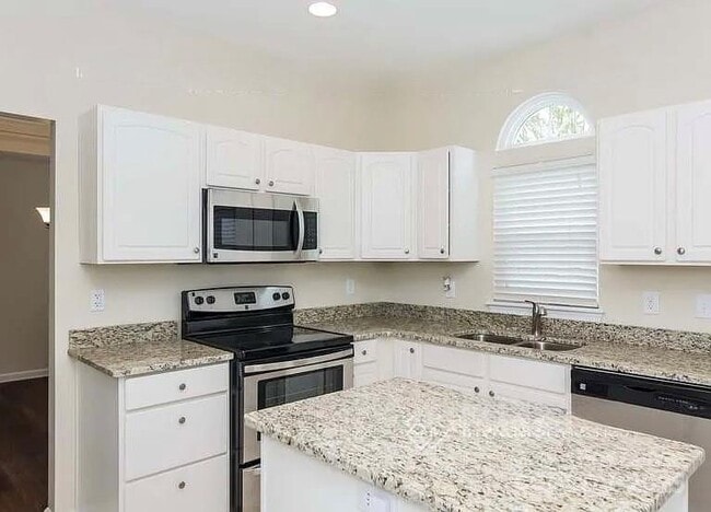 Building Photo - 15832 Hollingbourne Rd