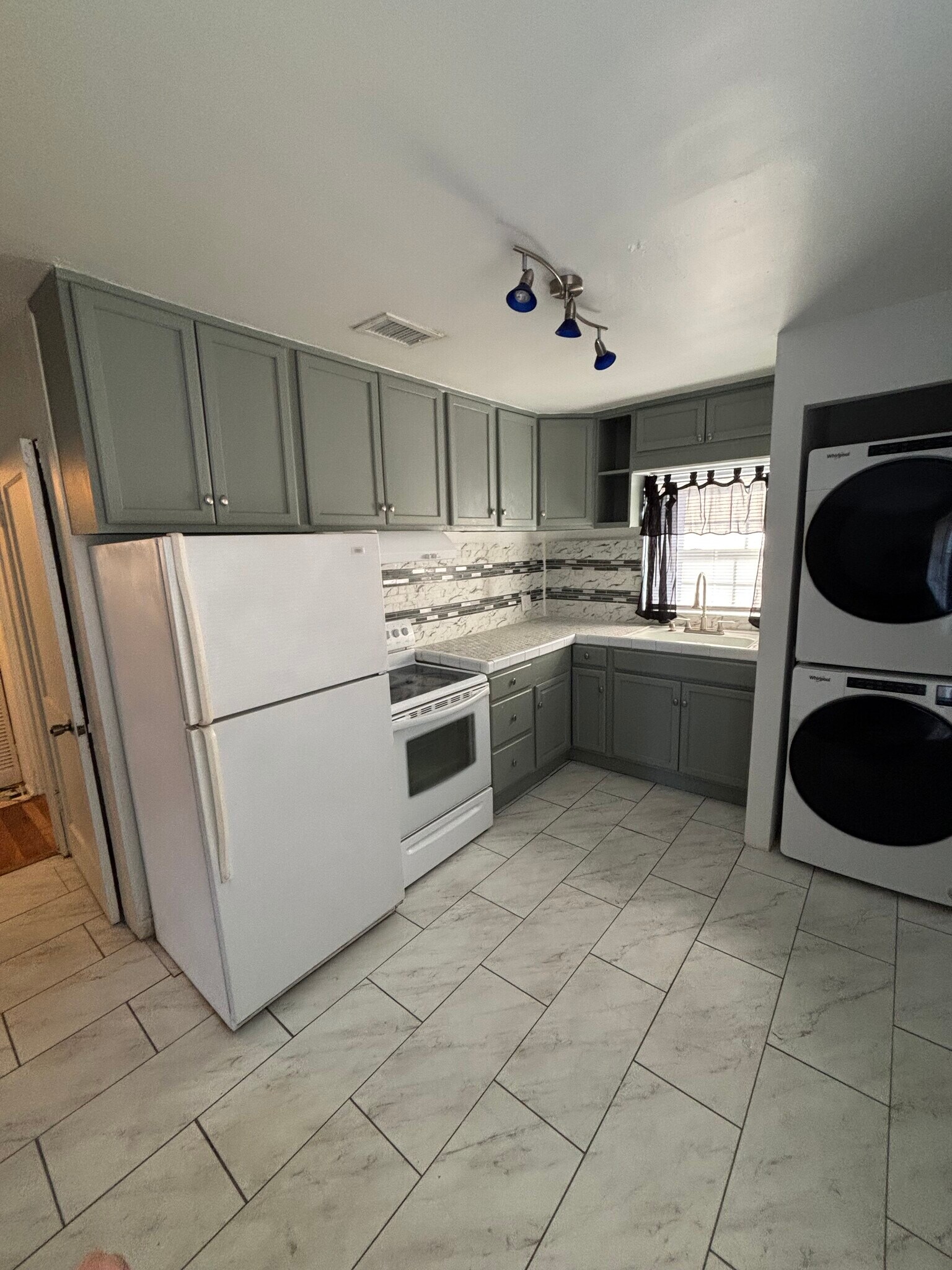 Building Photo - 2710 Green St