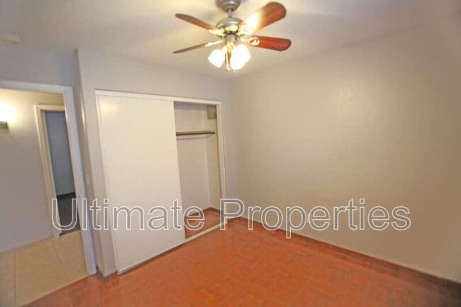 Building Photo - 3232 W Lone Cactus Dr