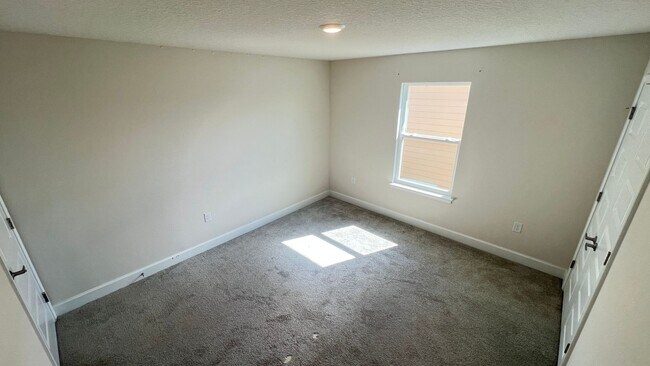 Building Photo - Beautiful Harmony Central Water Front Home AVAILABLE NOW!