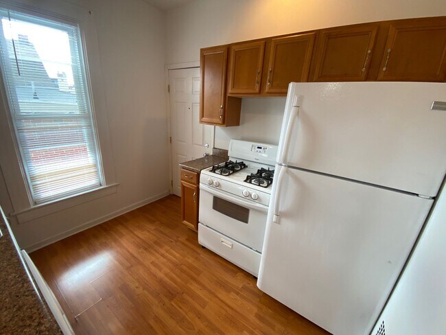 Building Photo - E Woodruff Ave 66-68 RGI