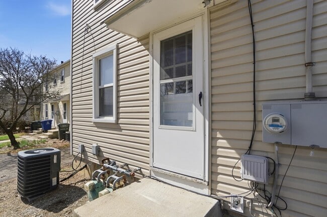 Building Photo - 1654 Ashland Ave