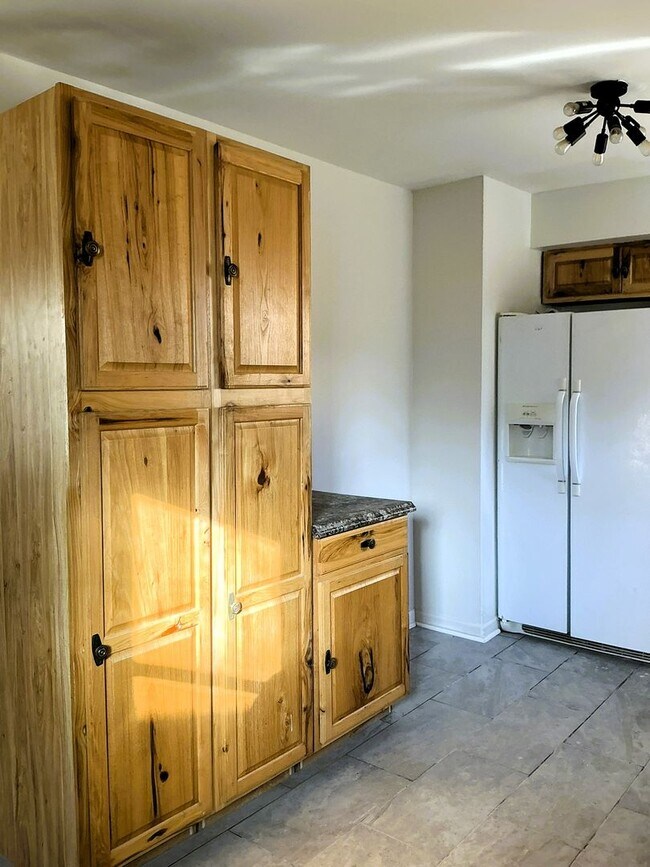 Building Photo - 604 Erford Rd