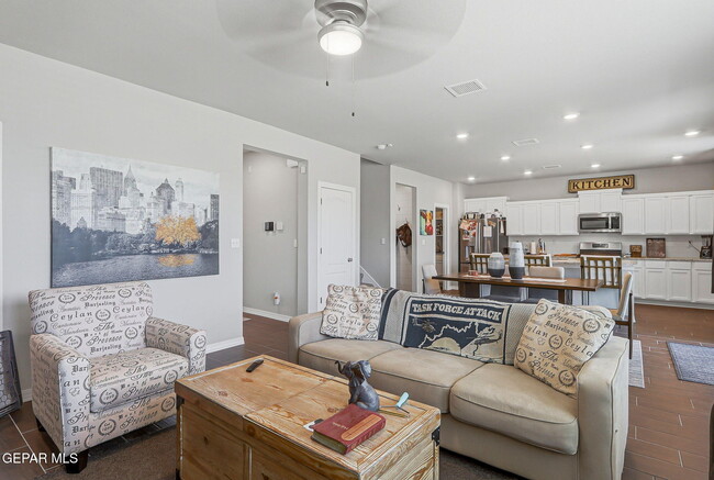 Building Photo - 13852 Paseo De La Luna Ave