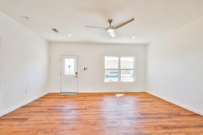 Building Photo - Beautiful Newer Construction Home