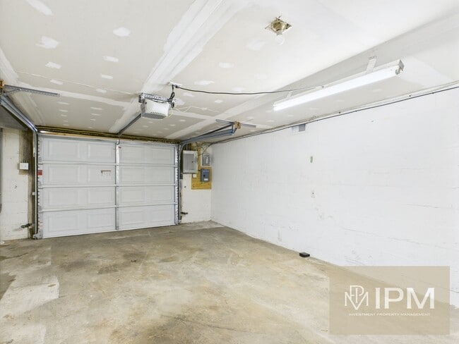 Building Photo - Beautiful Brick Rancher – One-Floor Living in Central York School District!