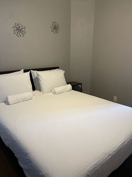 Master bedroom - 2371 Crowley Way