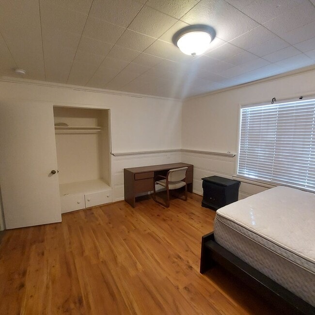 Building Photo - Spacious 5 bedroom home in Carmichael