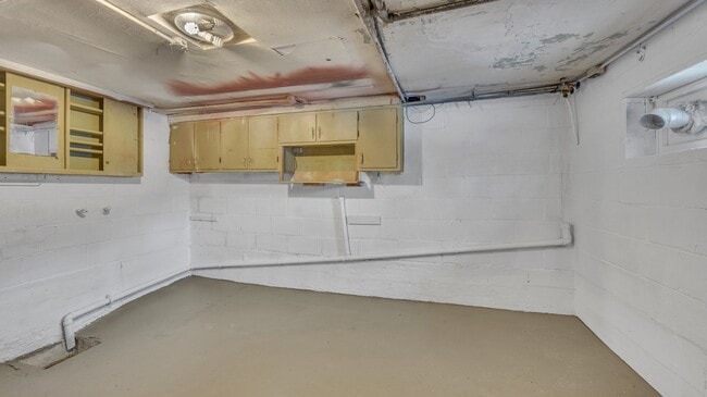 Building Photo - 3 Bed 1 Bath Single Family Home